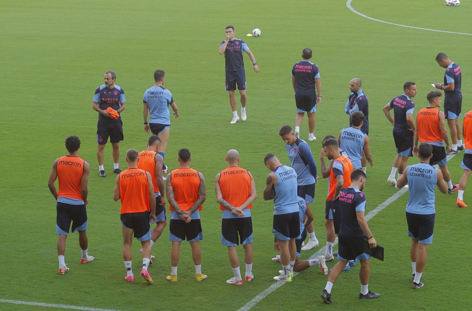 Entrenamiento del Levante UD previo al encuentro frente al Racing de Ferrol