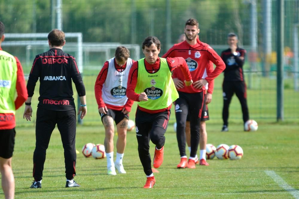 Los jugadores se entrenan en una nueva sesión a las órdenes de José Luis Martí en las instalaciones de la ciudad deportiva de Abegondo.