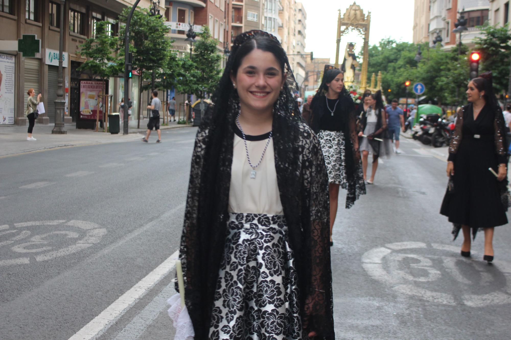 La calle San Vicente acoge la procesión "dels Xiquets" con tres generaciones falleras
