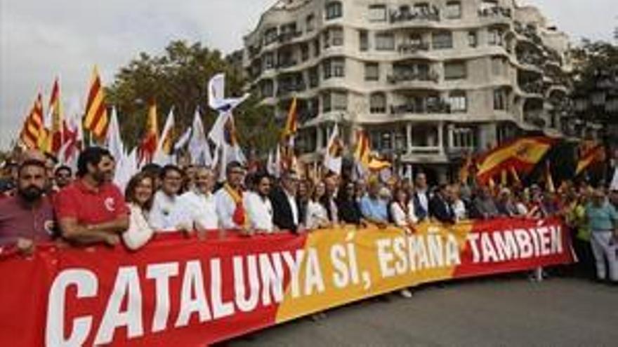La marcha antisecesión insta al Gobierno catalán a rectificar