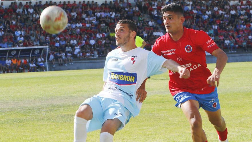 A los arlequinados les pueden valer dos resultados y al Ourense solo la victoria. |  // I. OSORIO