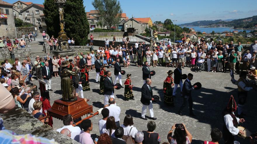 La procesión y la danza de San Roque de O Hío en imágenes (I)