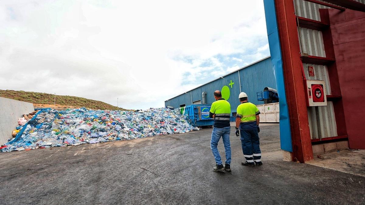 Complejo Ambiental Insular, en Arico, en concreto la planta de envases.
