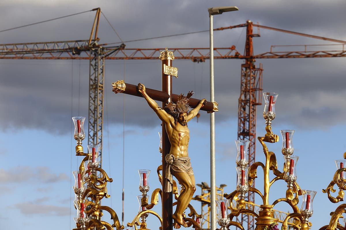 La procesión del Cristo de la Sangre del Higuerón, en imágenes