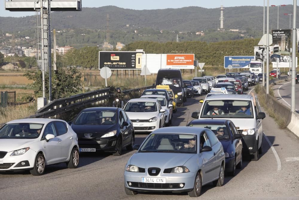 Caos de trànsit: Atrapats al peatge Girona Sud de l'AP7