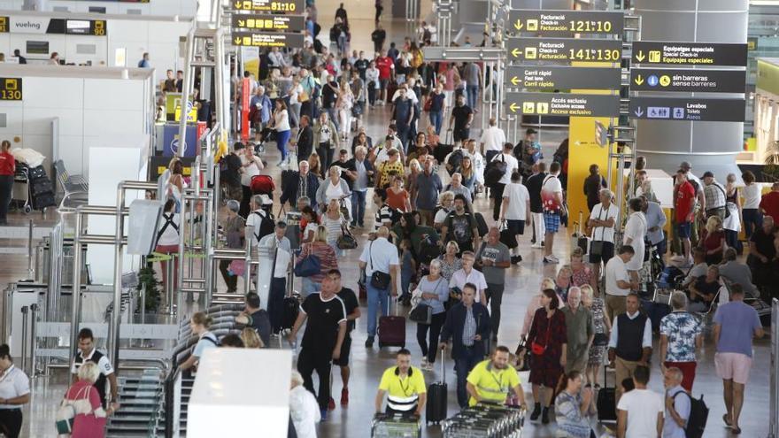 El aeropuerto de Alicante-Elche sigue creciendo y cierra octubre con 1,4 millones de pasajeros, un 5,2% más que en 2018