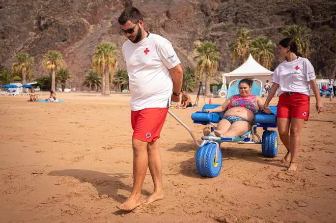 Nuevas sillas anfibias para el Servicio de Baño Adaptado en Las Teresitas