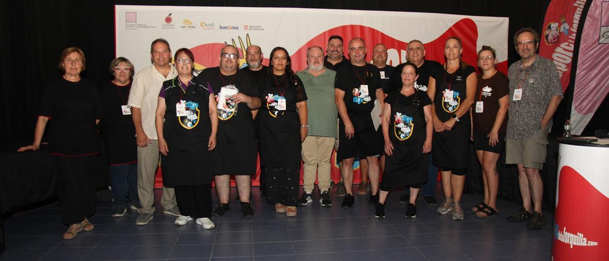 Foto de grup dels participants en la semifinal, els organitzadors de la Lliga i membres del jurat.