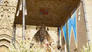 Sevilla vuelve a amanecer antes de tiempo: los fieles dan gloria a su Virgen en sus 80 años como patrona
