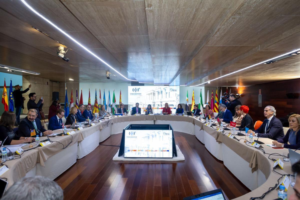 Carolina Darias se reúne con el presidente de Extremadura.