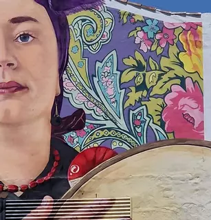 El artista cacereño Sojo deja su sello en Gijón