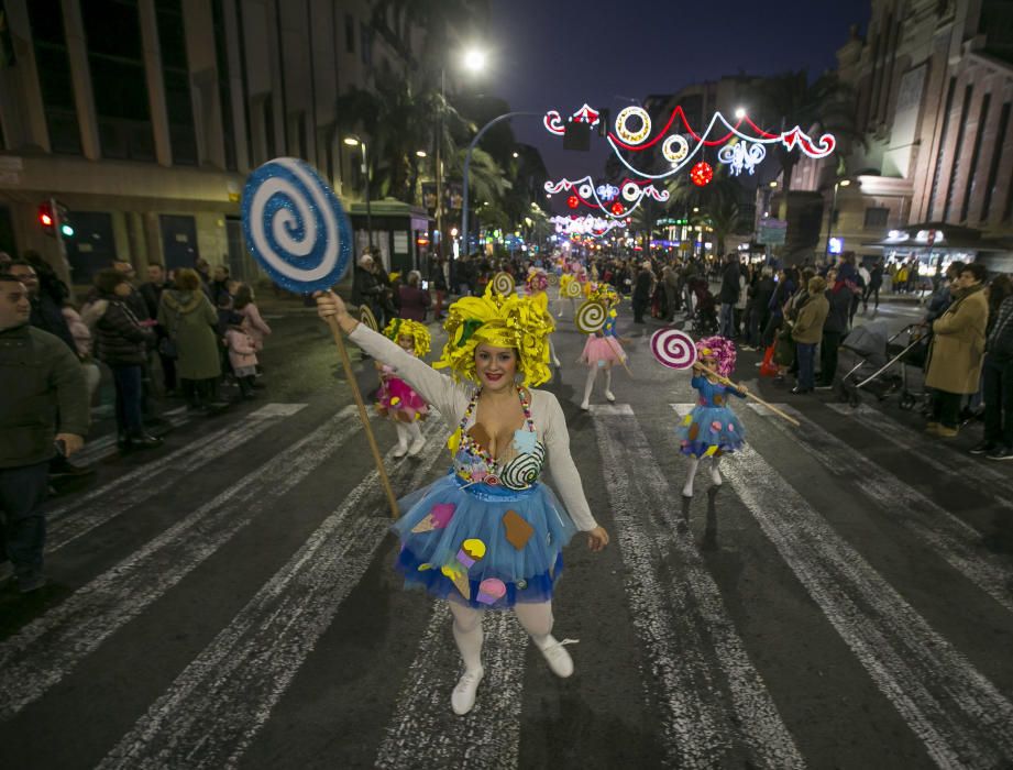 Los carteros reales recogen las misivas de los niños en Alicante