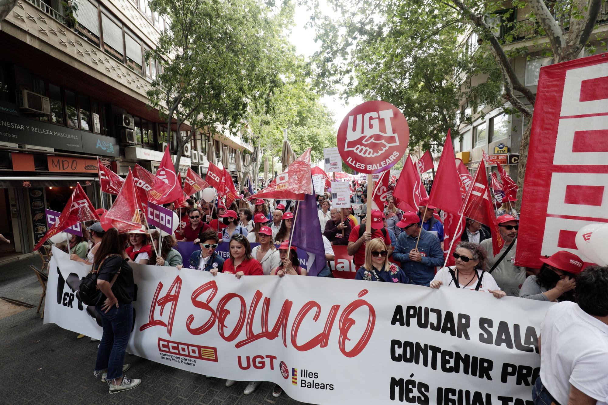 Un millar de personas reclaman en Palma "contener los precios y subir los salarios"