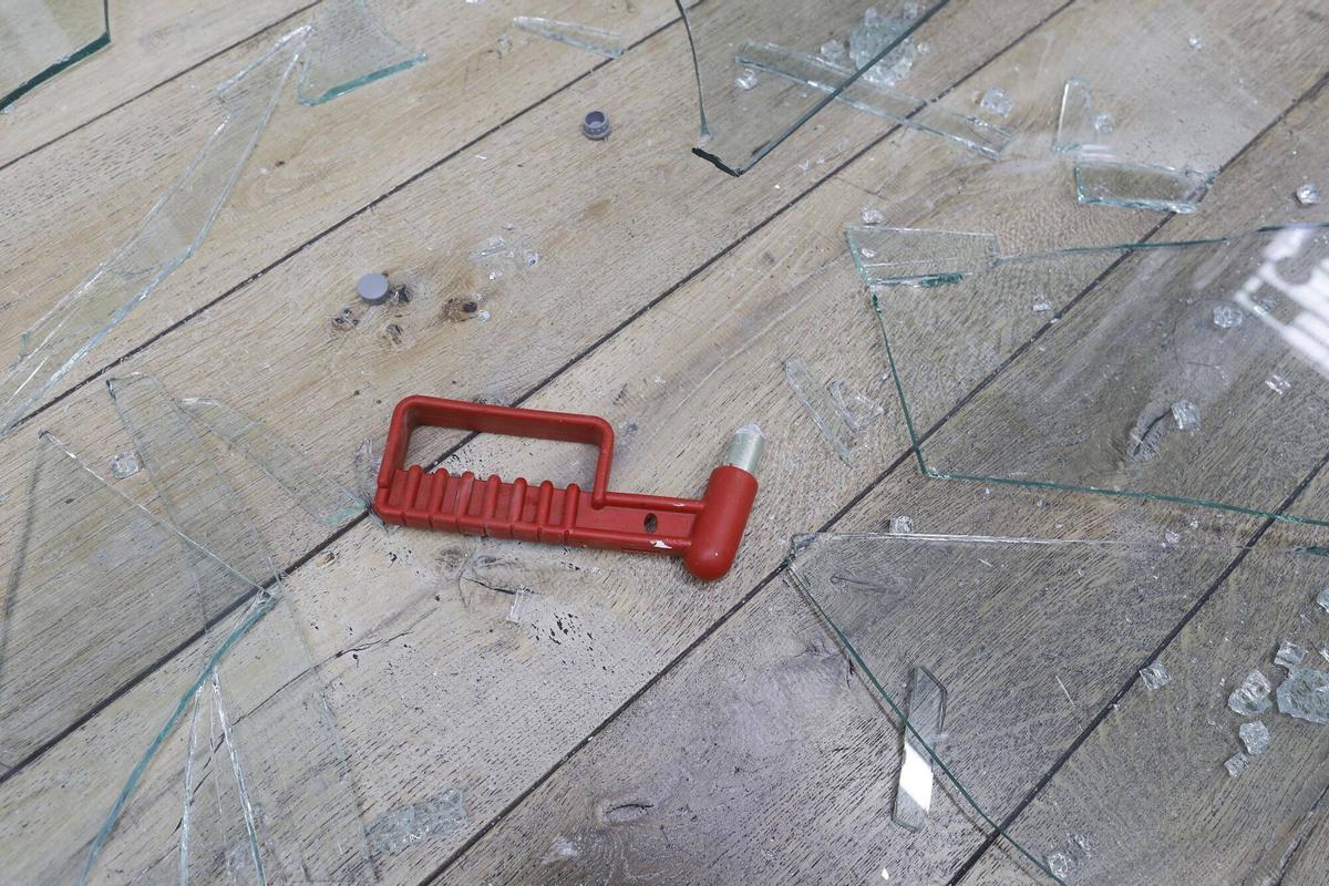 Girona. Carrer Joan Maragall 50. Robatori botiga de telefons mobils Sky Tec.