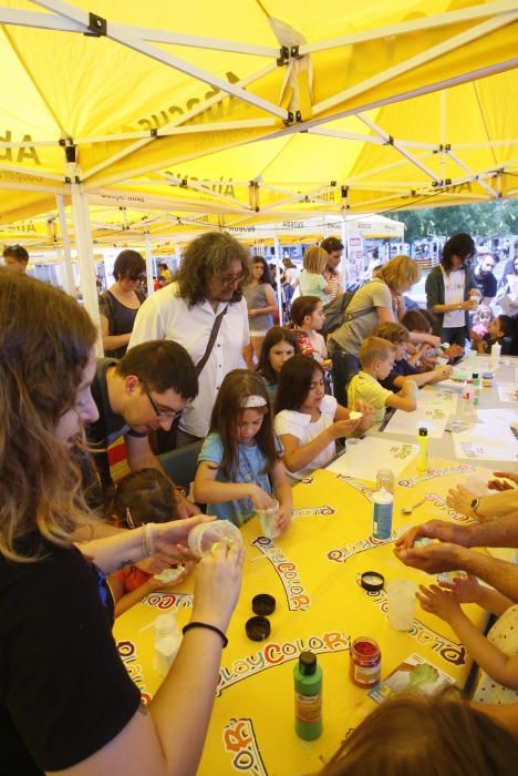 El festival Ludivers omple de jocs la plaça U d''octubre