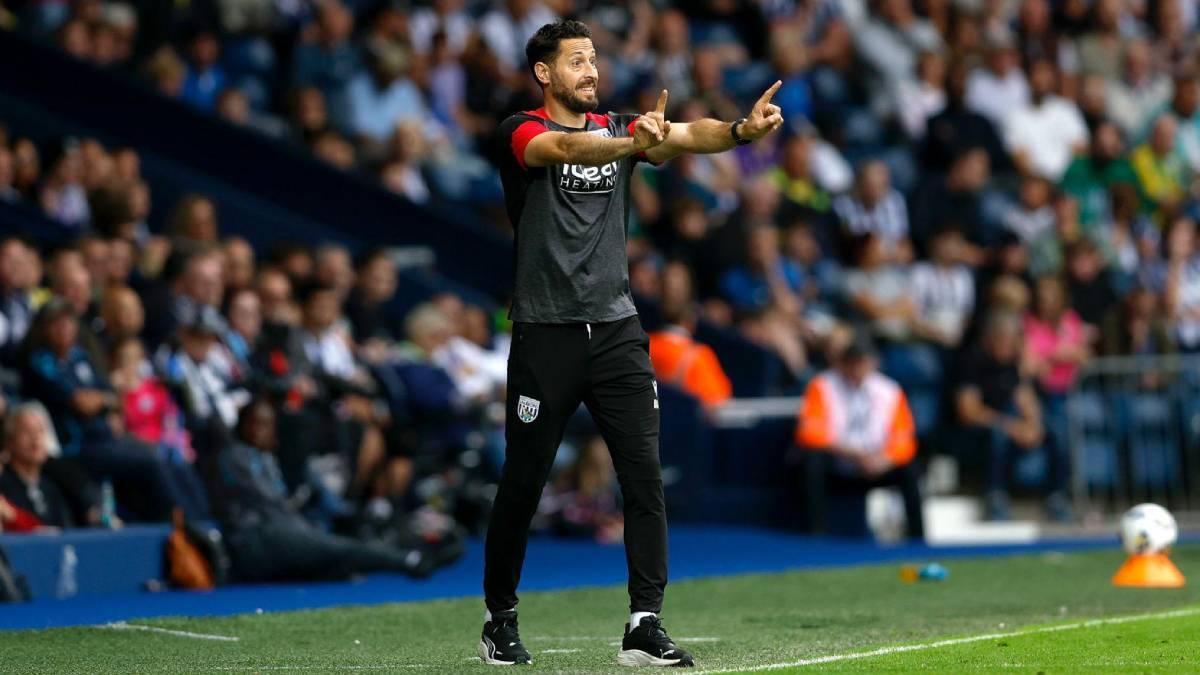 Damià Abella, en una imagen dirigiendo en el West Bromwich