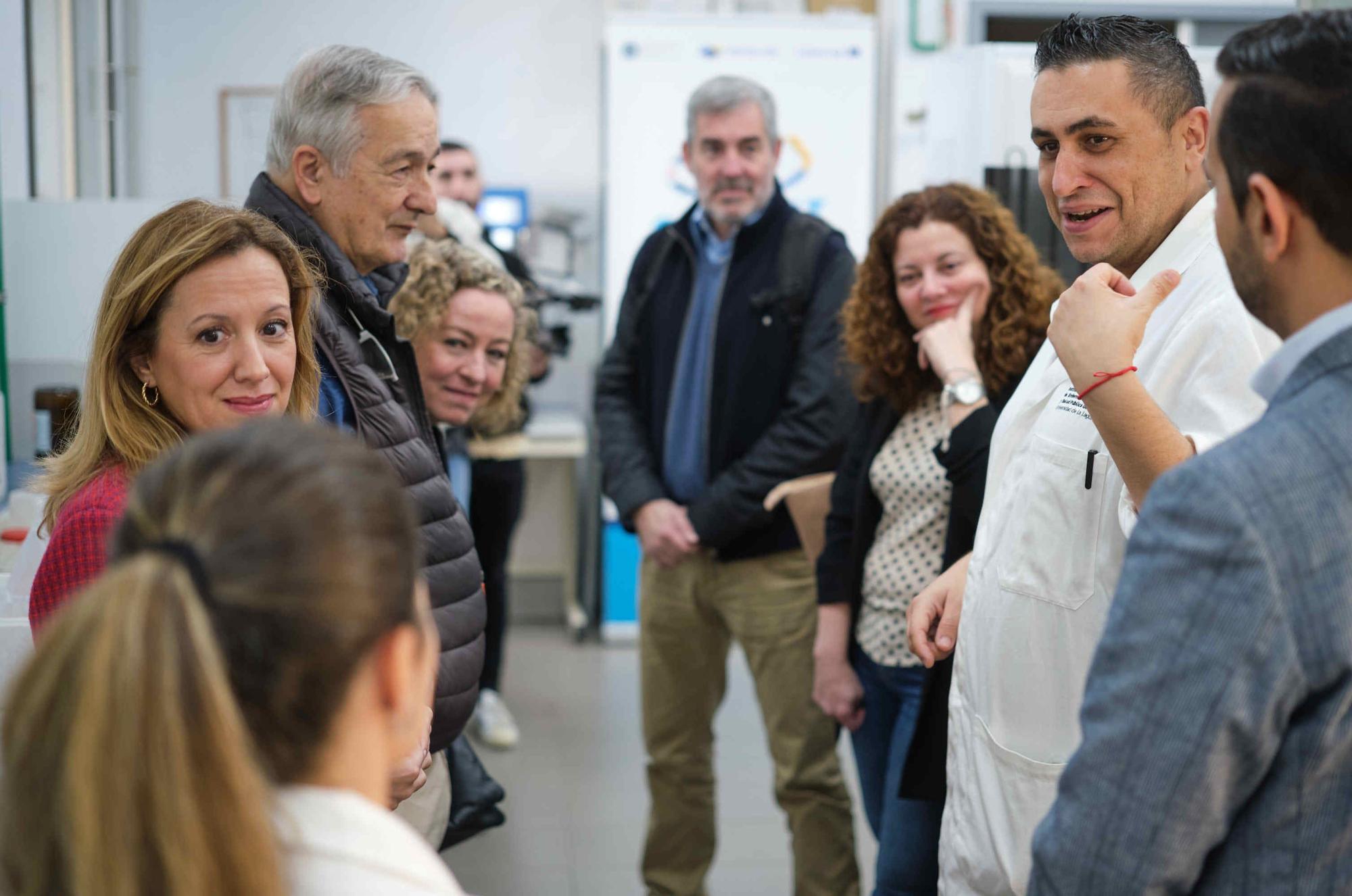 Fernando Clavijo visita el Instituto de Enfermedades Tropicales