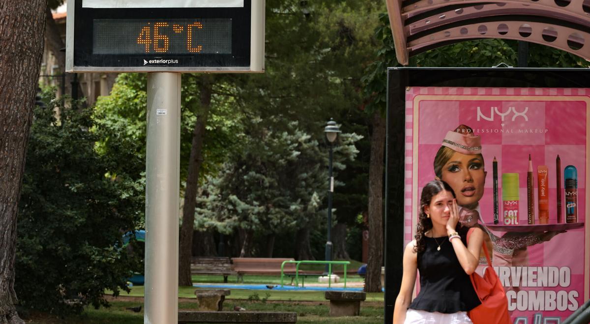 ALCOY. ALICANTE. OLA DE CALOR. TERMÓMETROS QUE MARCAN 44-45 Y 46 GRADOS