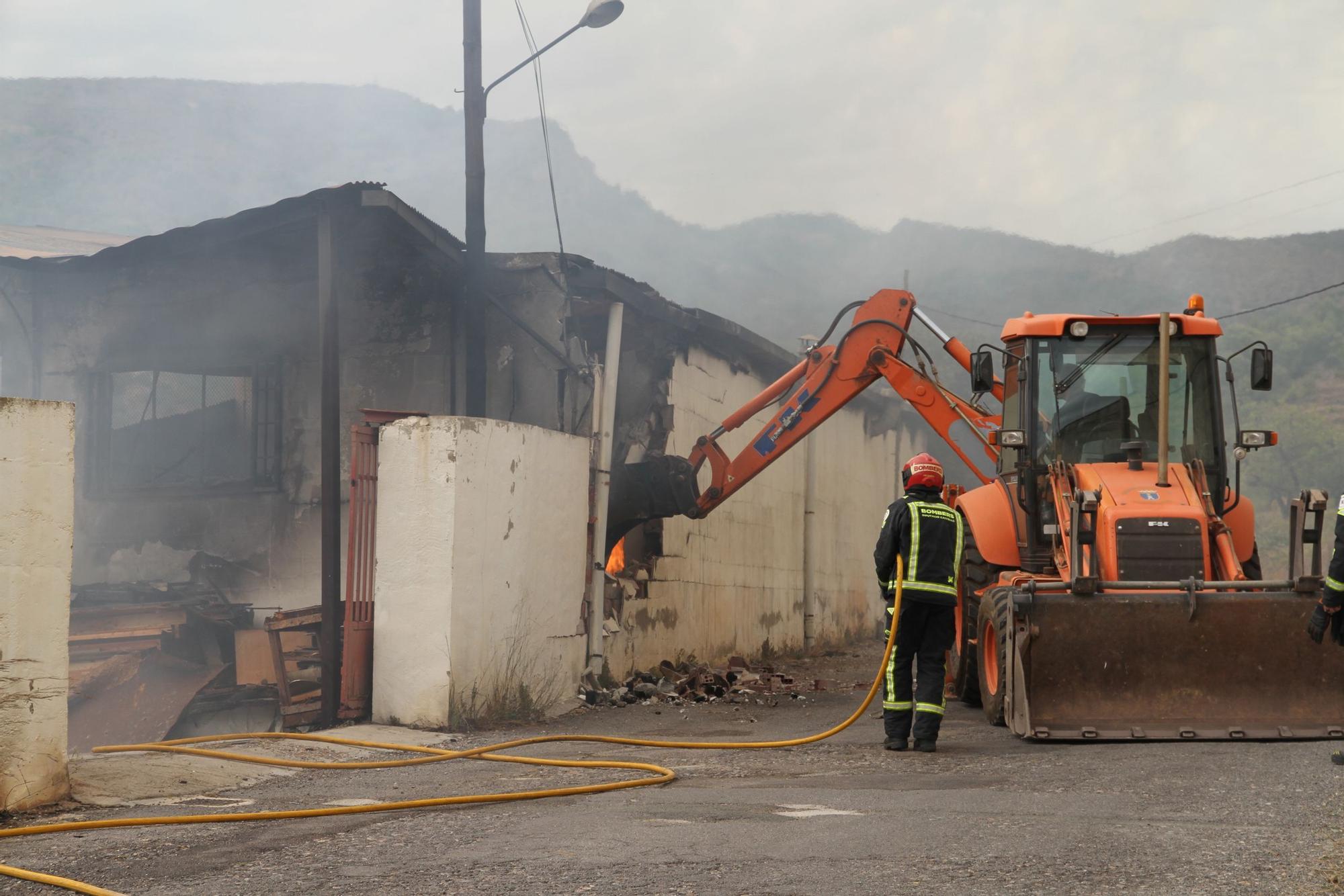 Incendio en el barranc de l'Horteta de la Vall