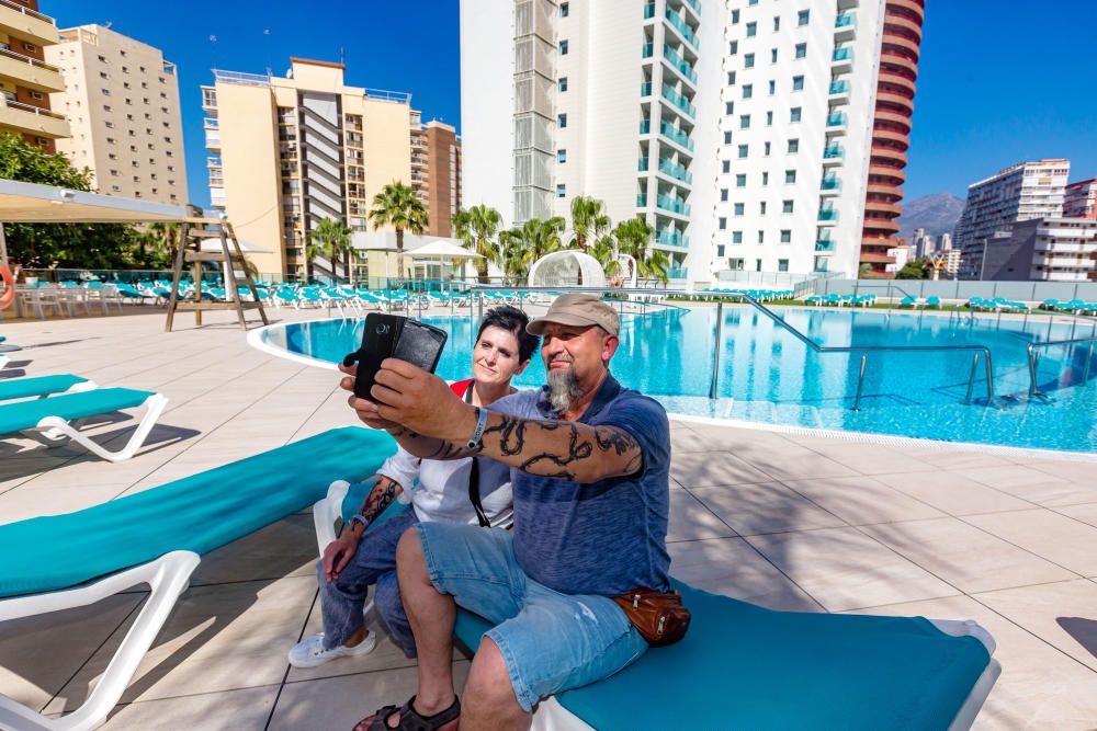 Benidorm realza las medidas tomadas en sus alojamientos y playas para promocionarse y lograr despertar la demanda de última hora