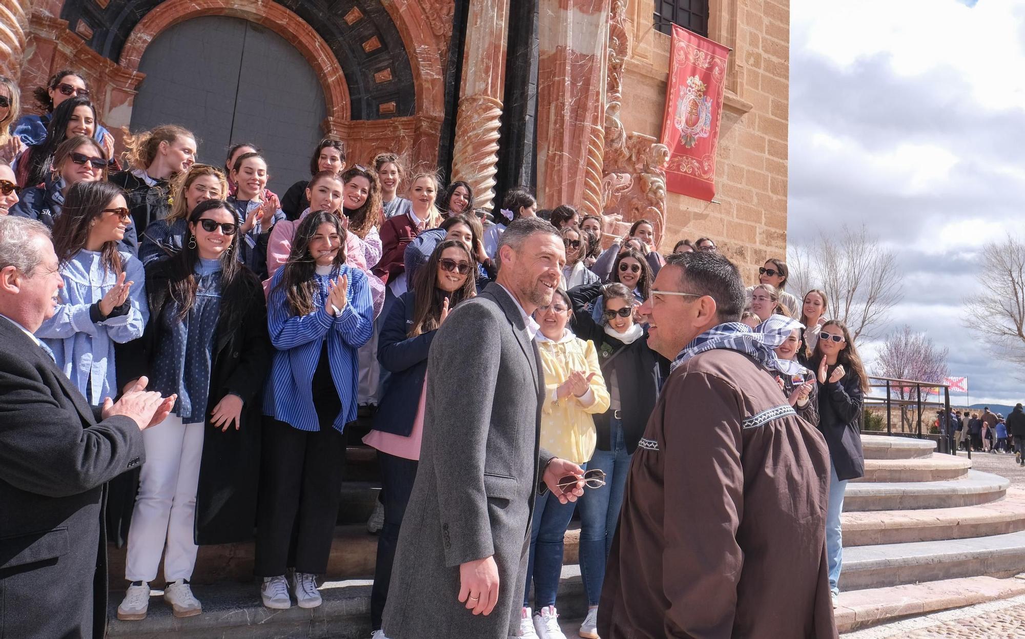 Así ha sido la visita de la comitiva de Hogueras a Caravaca de la Cruz