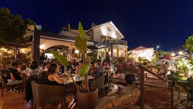 El restaurante está ubicado en un edificio señorial en Sant Antoni. |  | V.M.