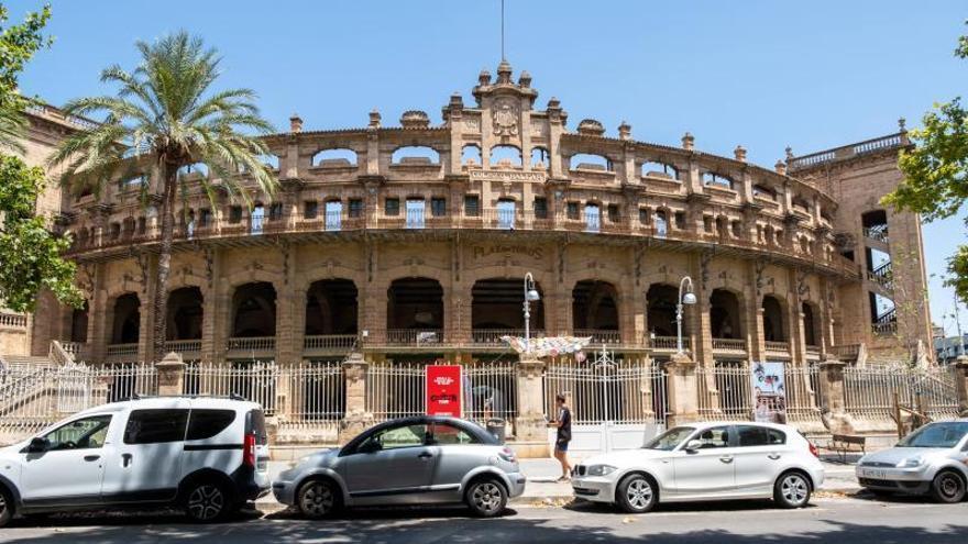 VÍDEO | Tres vecinos vuelven a denunciar a Cort para exigirle el pago de 9.000 euros por el ruido de la plaza de Toros de Palma