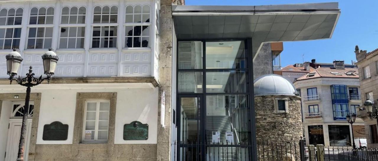 Vista exterior de la zona donde se encuentra el ascensor del Museo Municipal de Lalín. |   // Á. G.