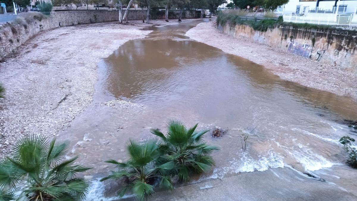 El agua corre a sus anchas en la desembocadura del Gorgos en Xàbia