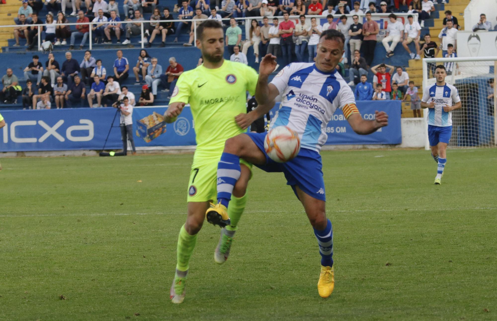 El Alcoyano salva un punto que puede saber a poco (2-2)