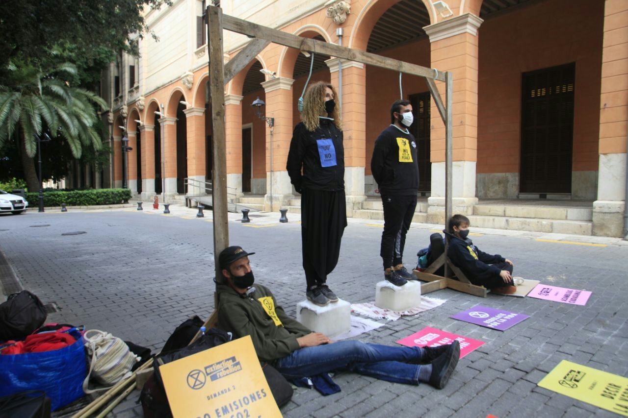 Reclaman ante el Parlament "Asambleas Ciudadanas" para combatir el cambio climático