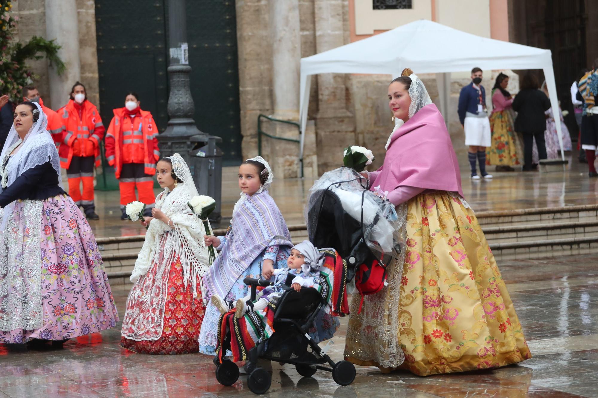 Búscate en el primer día de ofrenda por la calle de la Paz (entre las 17:00 a las 18:00 horas)