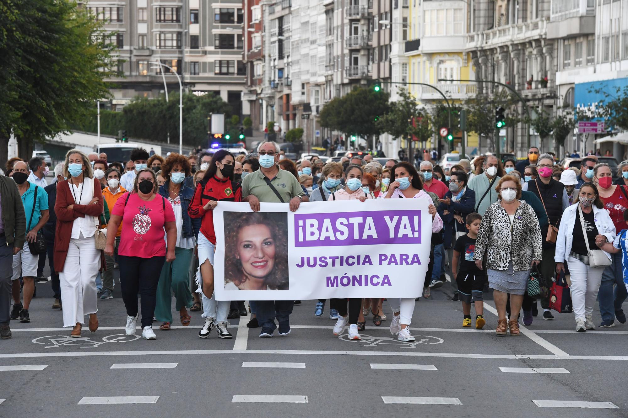 Los vecinos marchan contra el crimen machista de O Birloque