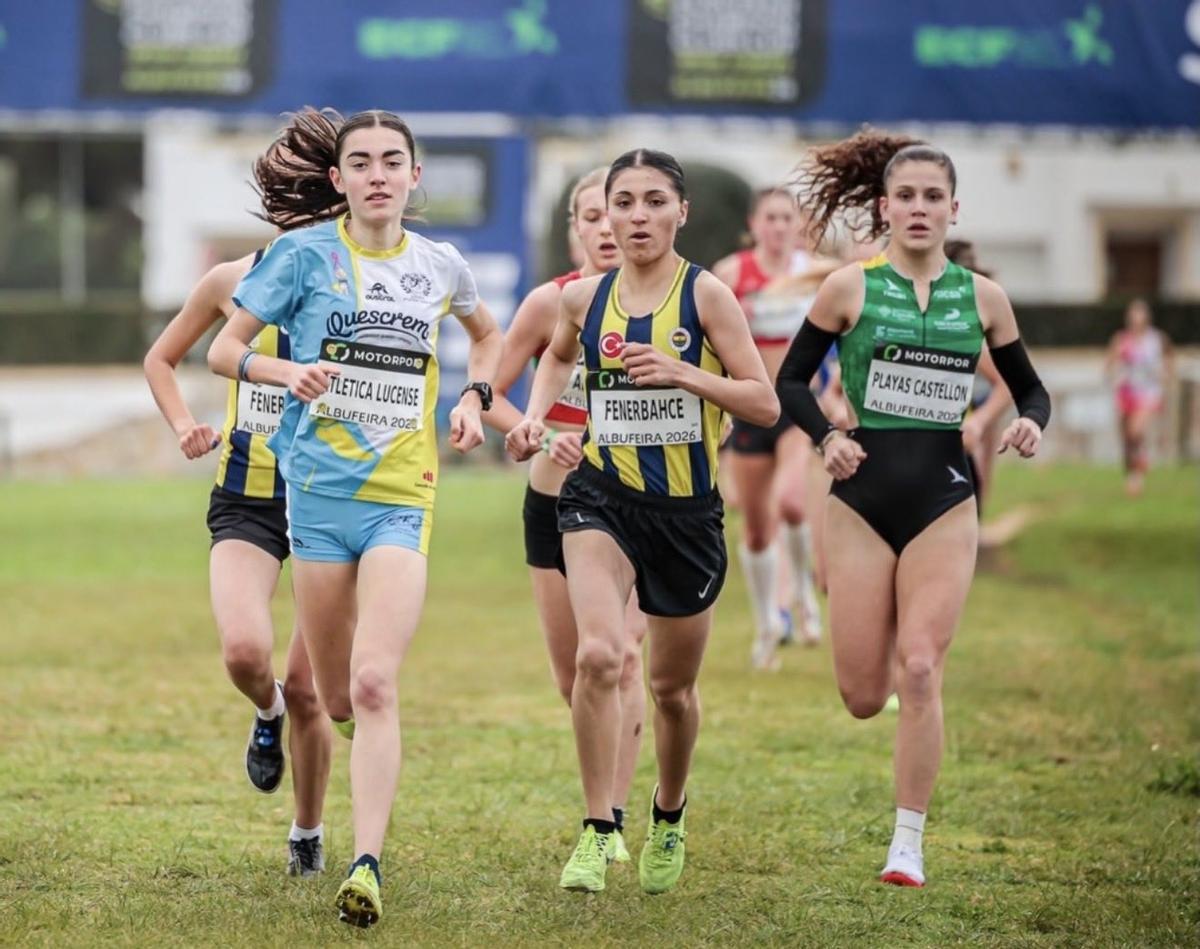 Mara Rolli Grau, a la derecha, durante su carrera de la Copa de Europa