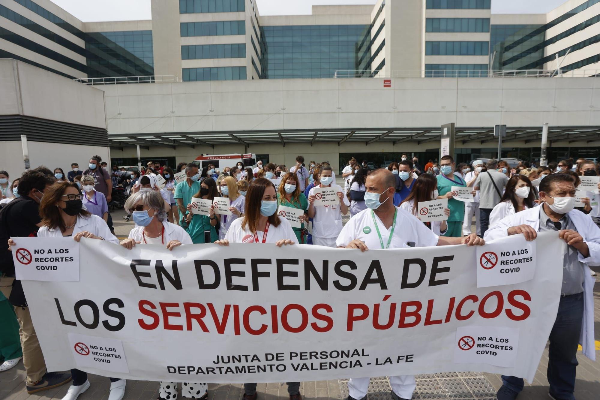 Personal sanitario protesta ante la falta de "transparencia" en la bolsa de Sanitat