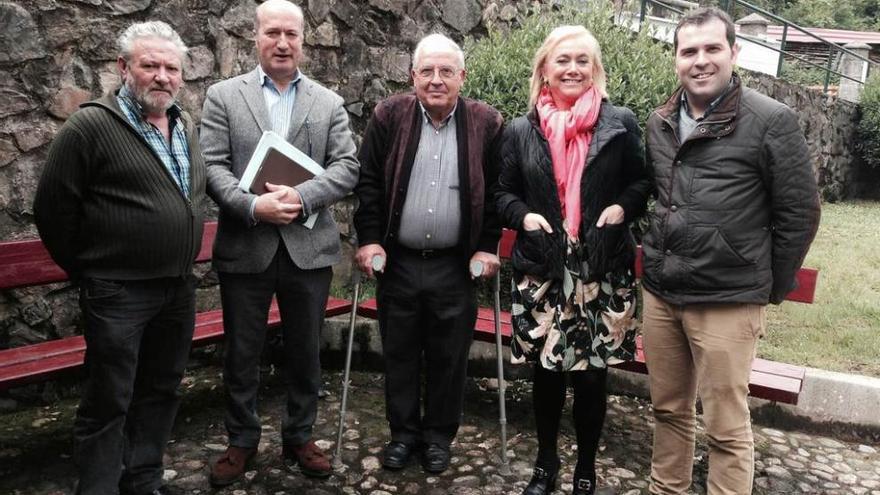 Por la izquierda, José Luis Antuña, Luis Venta, Antón Caldevilla, Mercedes Fernández y José Manuel González.