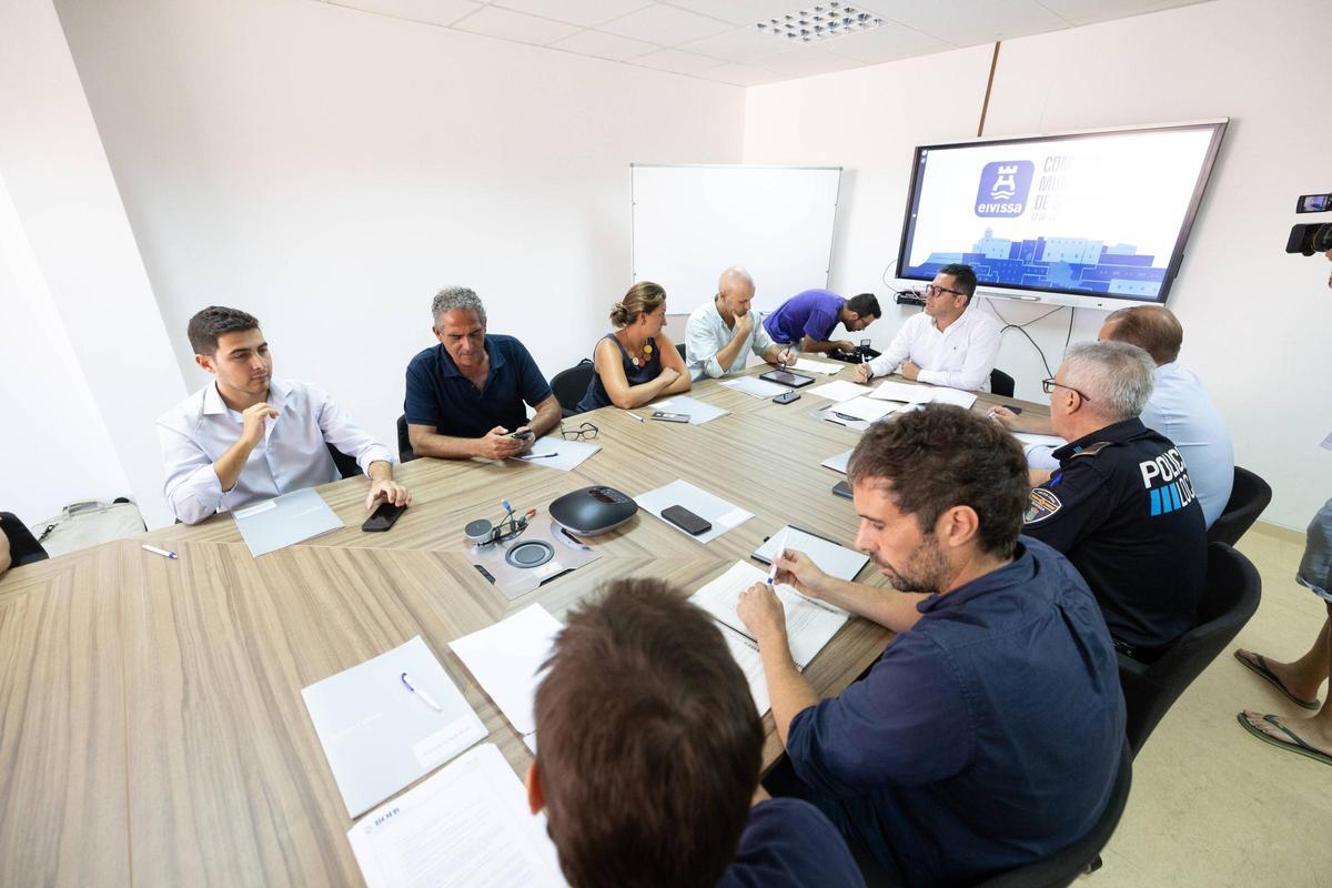 Otra imagen de la reunión, que ha estado presidida por el alcalde.