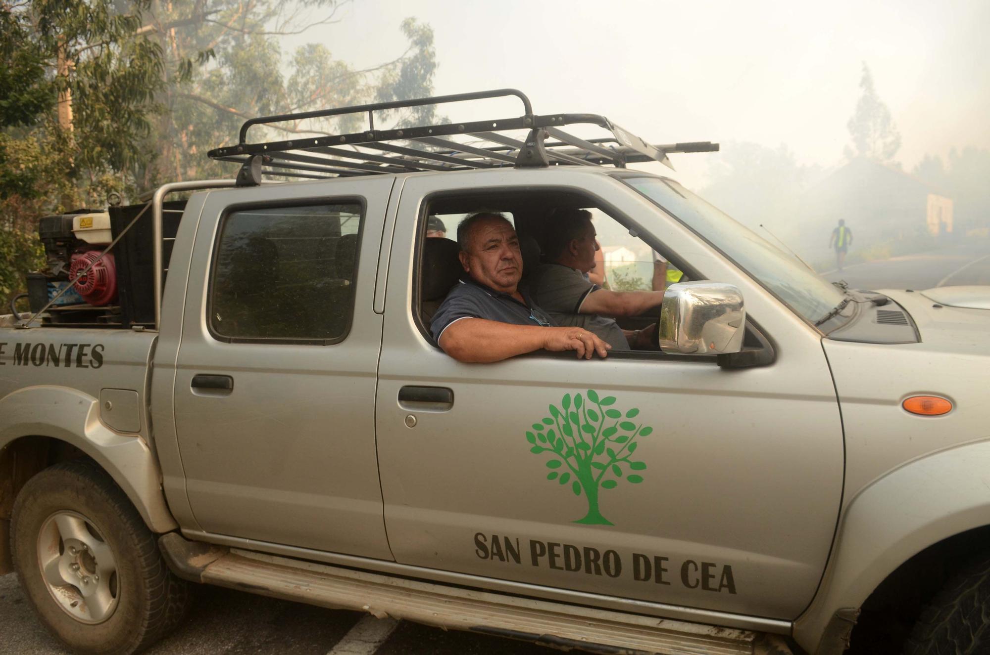 Jornada de humo y cenizas en Arousa con hasta cuatro focos activos