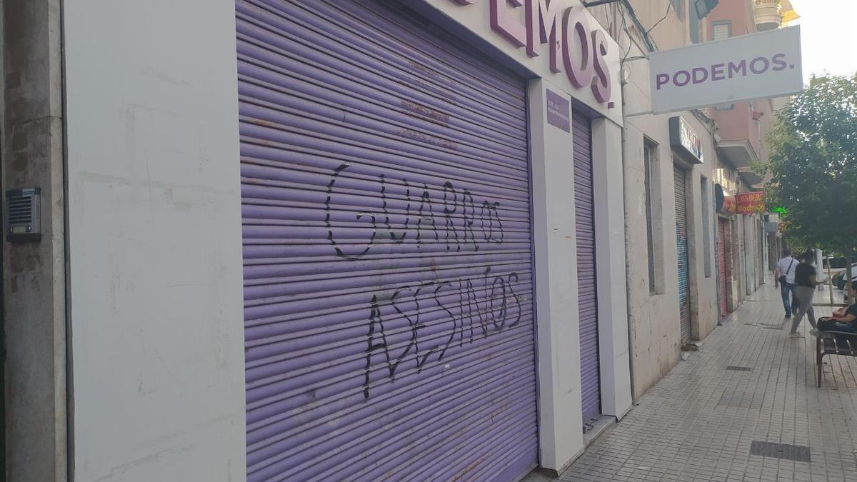 Acto vandálico en la sede de Podemos Elche, calle Antonio Machado