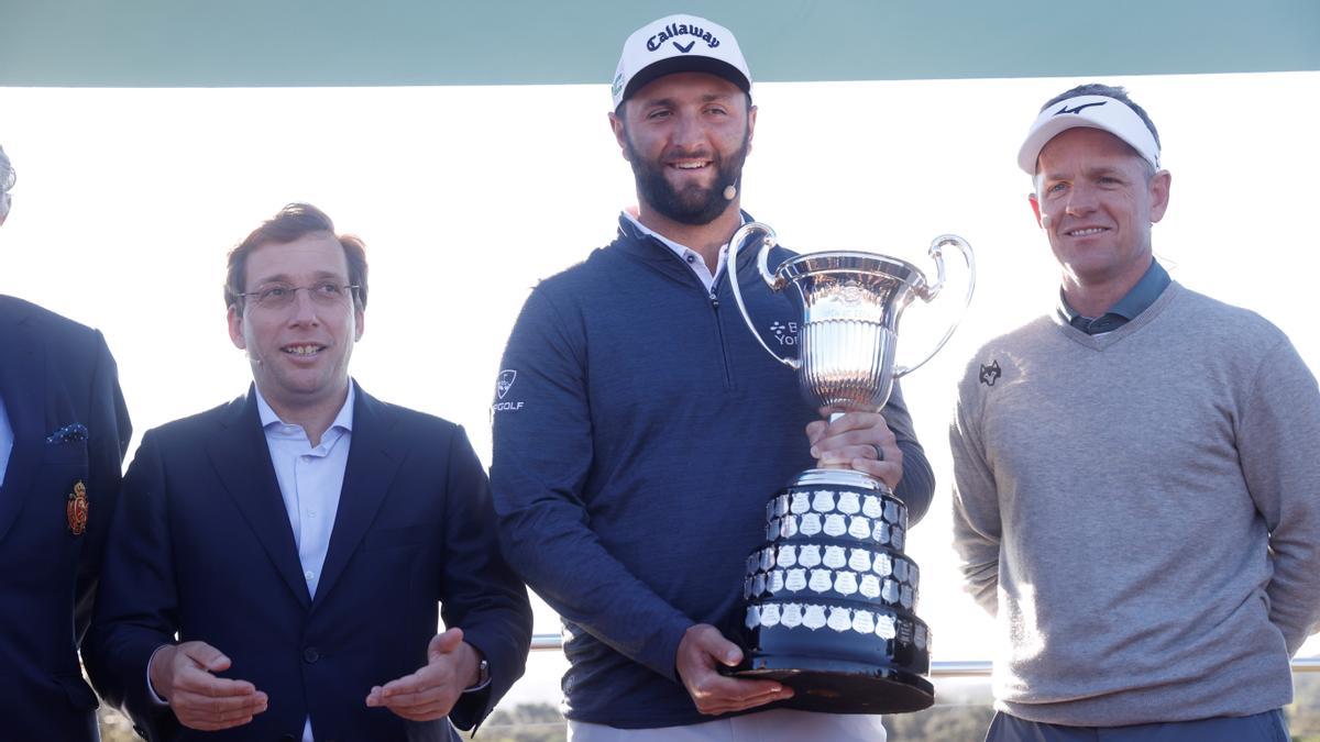 Jon Rahm, en la presentación del Abierto de España de Golf, junto al alcalde de Madrid, José Luis Martínez Almeida