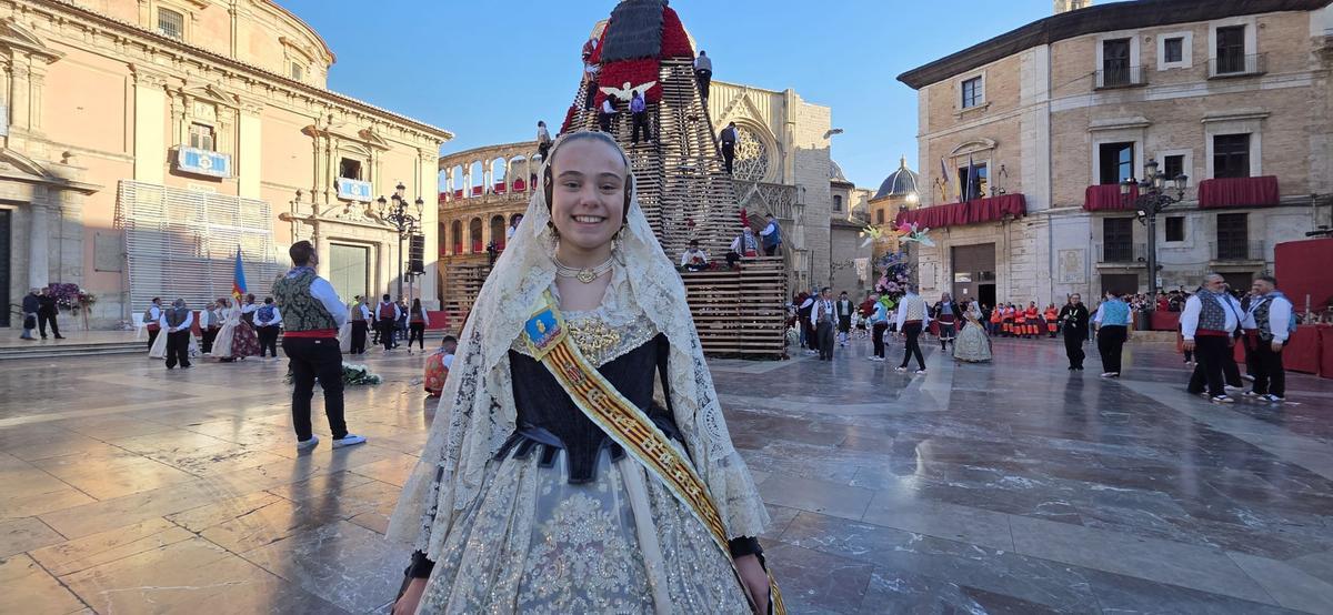 Lucía García fue de las primeras falleras en desfilar