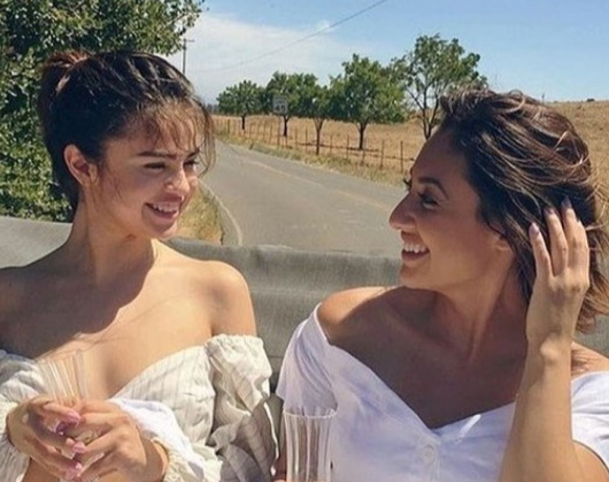 Selena Gomez y su amiga Francia