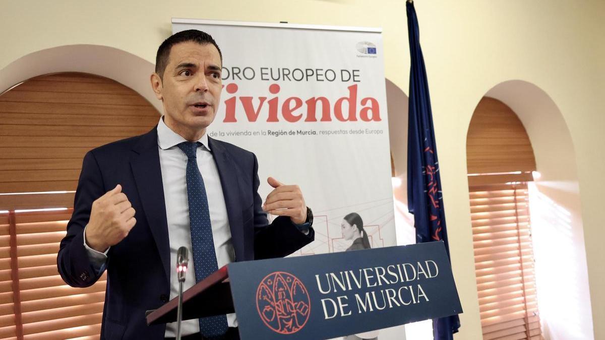 El eurodiputado socialista murciano Marcos Rus, durante la apertura del foro europeo de Vivienda celebrado este viernes en Murcia.