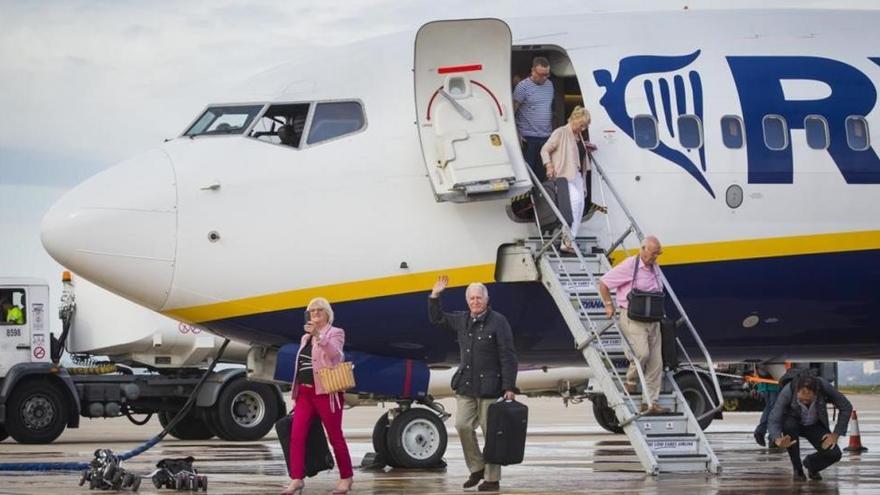 El veto de Ryanair a que un sordociego viajara solo provoca una queja formal de Fomento