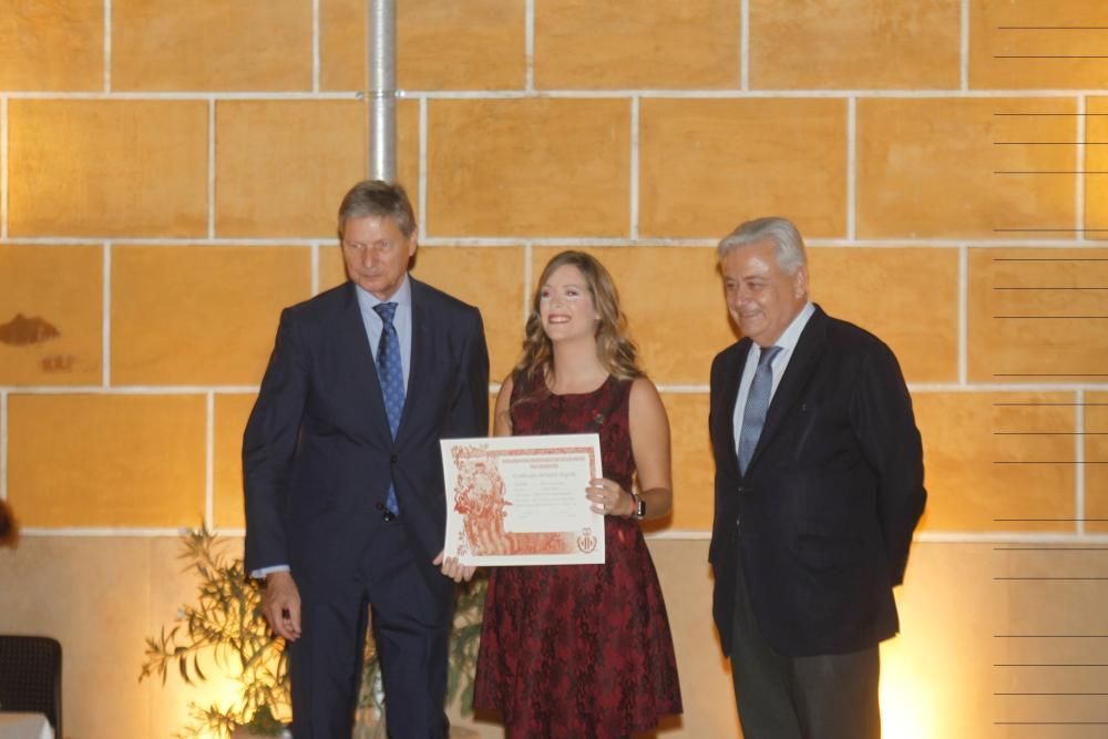 Entrega de los certificados de tejido de seda valenciana