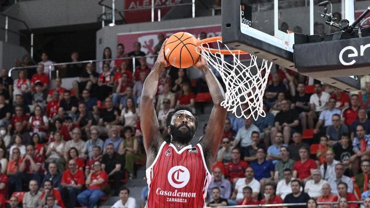 El recién llegado Olaseni fue el mejor: las puntuaciones del Casademont Zaragoza-Valencia Basket