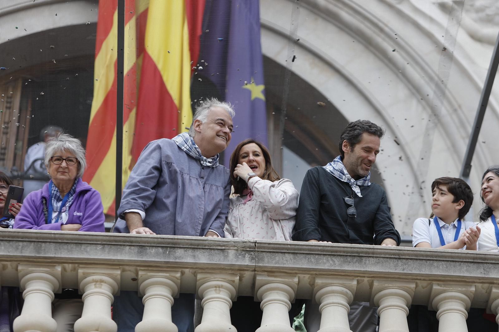 Irene Montero, Joan Ribó y María José Català: Algunas de las caras de hoy, sábado 18, en el balcón municipal