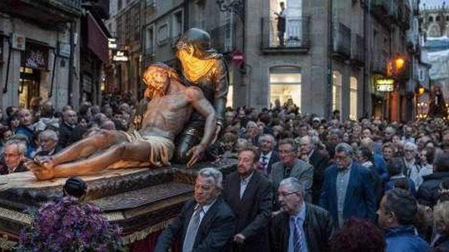 Procesión del Santo Entierro en Ourense. // B. Lorenzo