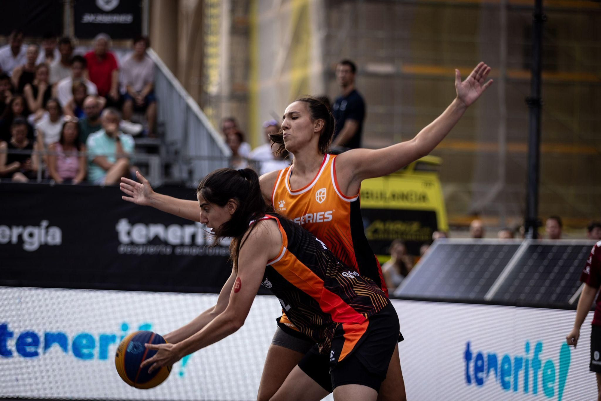 En imágenes | La Plaza del Pilar respira baloncesto con el 3x3