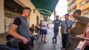 Barcelona 18/07/2025 Sociedad Reportaje en Piera, donde quemaron una mezquita. - En la foto Mohamed Yahia, junto a otros vecinos de Piera. AUTOR: JORDI OTIX
